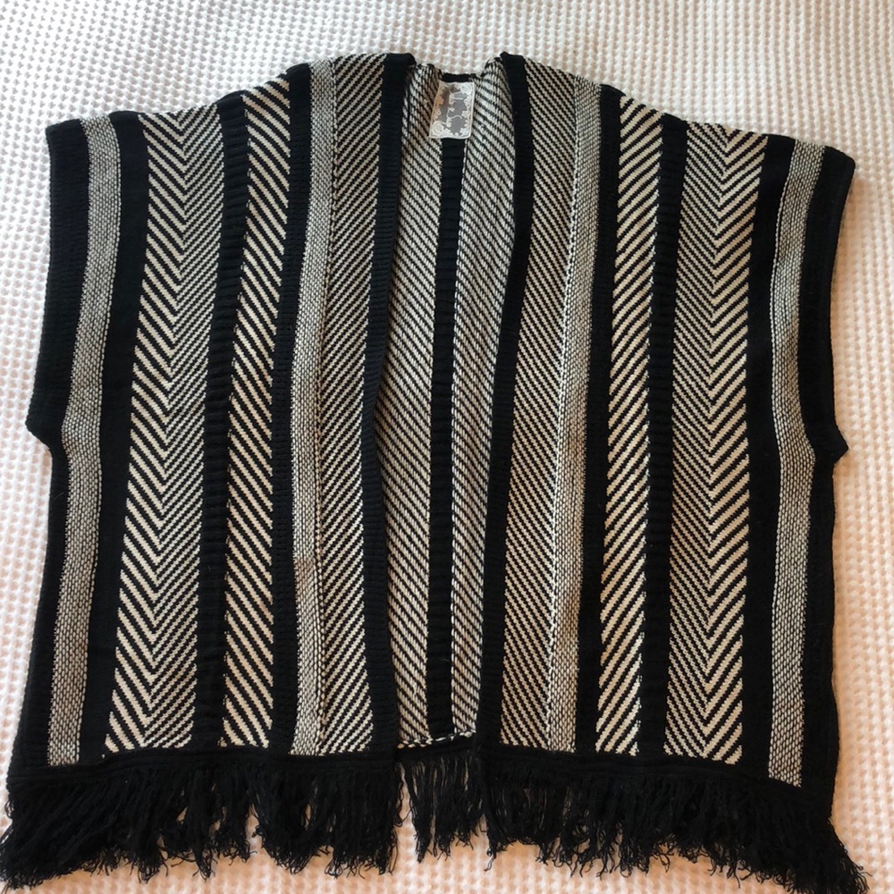 Black and white poncho/wrap